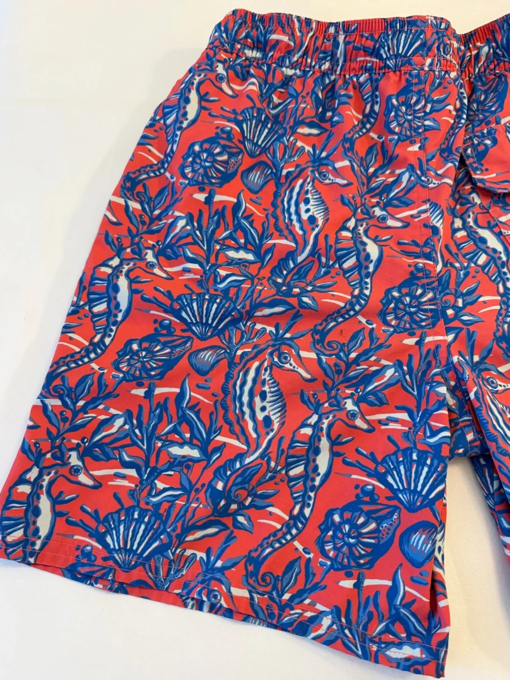 Vineyard Vines Boys Red & Blue Seahorse & Sea Creatures Print Swim Trunks Size L